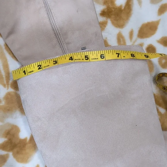 JOURNEE..Cream Knee-High Heeled Boots with Chunky Heel - Picture 5 of 10